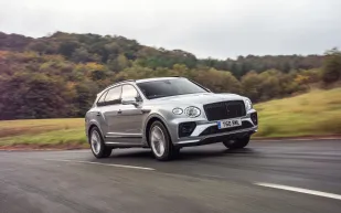 Bentayga V8Bentayga V8 تحوز لقب أكثر SUV فخامة في حفل 4x4