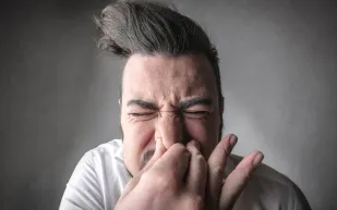 خطر يهدد حياتك..ماذا يحدث لجسمك عند كتم العطس؟ 