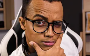 لماذا حبس «أبو فلة» نفسه داخل غرفة زجاجية في برج خليفة؟ (فيديو)