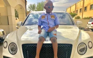 محمد أوال.. أغنى طفل بإفريقيا يملك قصورًا وأسطول سيارات فاخرة (صور)