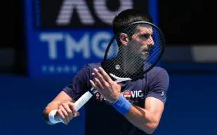 لاعب تنس عالمي يخسر مليوني دولار بسبب لقاح كورونا