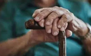 نظام حقوق كبير السن ورعايته: لا يجوز إدخال كبير السن دار الرعاية إلا برضاه 