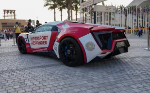 مرصعة بالألماس والذهب.. دبي تدشن أغلى وأسرع سيارة إسعاف بالعالم  (فيديو وصور)