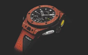 هوبلو تقدّم إصدارًا من الكربون البرتقالي من ساعة بيغ بانغ أونيكو جولف