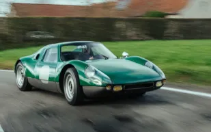 مزاد بونهامز يبيع سيارة  "بورش 904 جي تي إس" لنجم هوليوود روبرت ريدفورد 