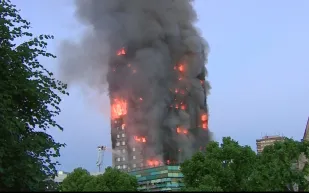 مشهد لا يصدق.. رجلان ينقذان فتاة من الموت حرقًا بأعجوبة