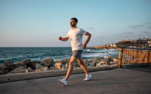 هل المشي يشد الجسم؟ وأفضل التمارين التي تساعدك في ذلك
