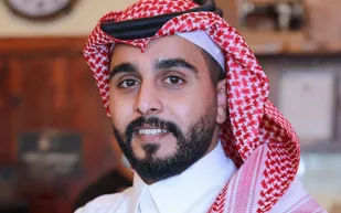 رائد الأعمال بندر العتيق لـ «الرجل»: السوق يتسع للجميع ويمكن كسب المنافسة بالذكاء والصبر