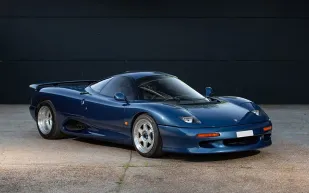 Big Cat XJR-15.. سيارة جاجوار نادرة معروضة للبيع في مزاد بـ 2 مليون دولار