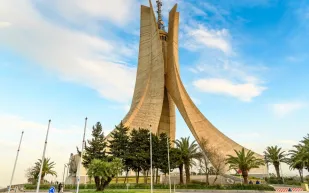 أكبر الدول العربية مساحة.. الجزائر تتصدر والسعودية ثانيًا