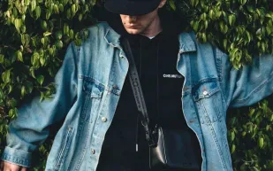 موديلات مميزة من جواكيت الجينز للرجال في شتاء 2022