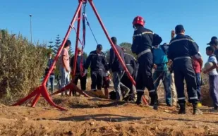 لحظة إنقاذ طفلة من بئر بعمق 15 مترًا في تونس (فيديو)