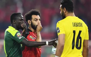 ماني يكشف تفاصيل حديثه السري مع محمد صلاح عقب التتويج بكأس أمم إفريقيا