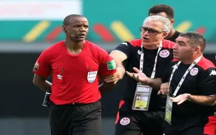 هذيان حكم مباراة تونس ومالي: الله طلب مني إنهاء المباراة