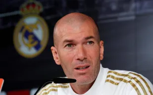 ريال مدريد يمنع زين الدين زيدان من تدريب باريس سان جيرمان