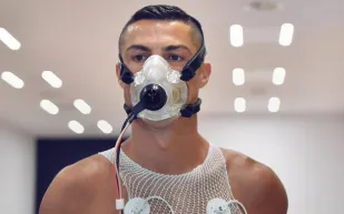 أول فيديو من غرفة كريستيانو رونالدو السحرية للجليد