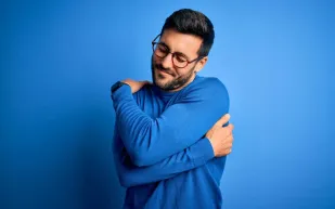 فوائد الحضن للرجل.. دليلك لحياة سعيدة وصحية