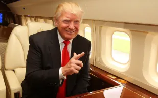 ترامب يطالب أنصاره بالتبرع لشراء طائرة جديدة له !