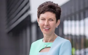 بريطانية تحصل على أعلى راتب في العالم بقيمة 400 مليون دولار سنويًا