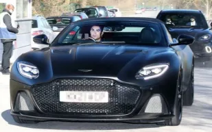 بعد أدائه المميز.. رونالدو يكافئ نفسه بسيارة خارقة 