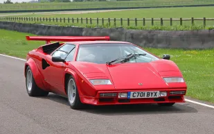 كم يبلغ عدد السيارت التي يمتكلها مقدم البرامج الشهير جاي لينو؟