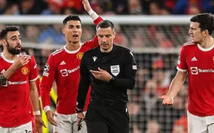 كيف أهدر «مانشستر يونايتد» ملياري دولار خلال السنوات العشر الأخيرة؟