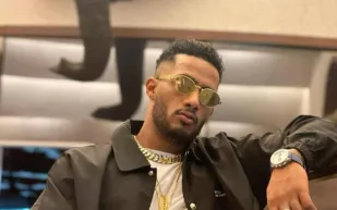 من المملكة.. «محمد رمضان» يخطف الأنظار برفقة ابنه (فيديو)