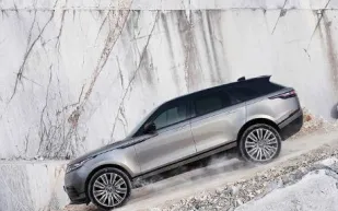 إصدار جديد من «رانج روفر فيلار» بقوة 395 حصانًا (فيديو)