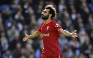 محمد صلاح يقترب من تجديد عقده مع ليفربول حتى نهاية مسيرته