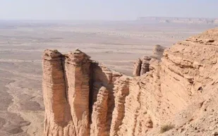 «همة السعوديين مثل جبل طويق».. فماذا تعرف عن هذا الجبل؟