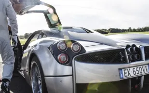 5 ملايين ريال لأقل فئة.. «باجاني هوايرا» أغلى سيارة في العالم (فيديو)