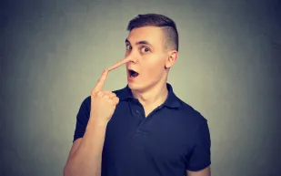 في هذه المواقف اكذب على زوجتك دون تأنيب ضميرك