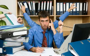 مدينة عربية تحتل صدارة أكثر المدن إرهاقًا للعمل في العالم