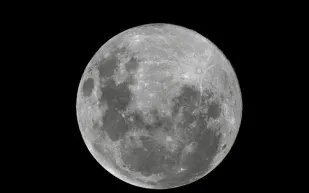 هل رصدت وكالة ناسا انشقاق القمر؟