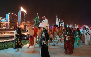 نادي الإبل يطلق مسيرة «الهجانة» احتفالاً بعيد الفطر (فيديو)
