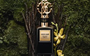 «roberto cavalli» تطلق عطر «Splendid Vanilla» بنفحات العنبر الشرقي