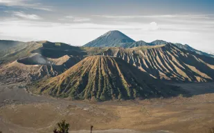 خبير طقس: السعودية أكبر مكان في العالم يحتوي على فوهات براكين نائمة