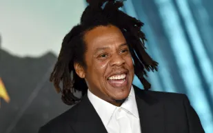 كم تبلغ ثروة مغني الراب العالمي «جاي زي»؟