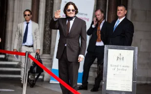 لماذا تأخر النطق بالحكم في قضية جوني ديب وأمبر هيرد؟