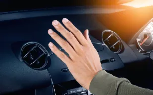 ضعف تبريد مكيف السيارة عند الوقوف.. أشهر الأسباب والحلول