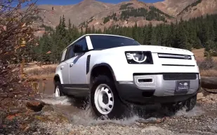 لاند روفر ديفندر 130 بـ 8 مقاعد وقوة 395 حصانًا (فيديو)