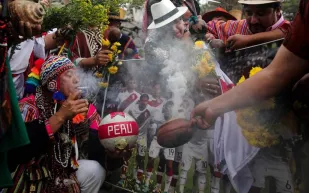 قبل مباراة بيرو وأستراليا.. كبار السحرة يجتعمون ليتأهل منتخبهم لكأس العالم 