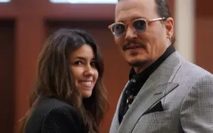 من هي كاميل فاسكيز محامية جوني ديب؟