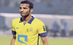 حقيقة عودة نايف هزازي للعب في صفوف القادسية 