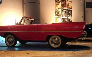 متحف السيارات الملكي في الأردن يعرض سيارات نادرة