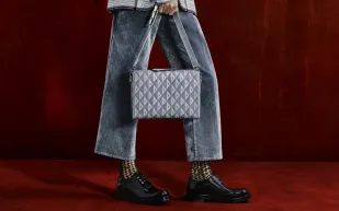  «Dior» تقدم الإكسسوارات الرجاليّة المُزيّنة بنمط CD DIAMOND في خريف 2022