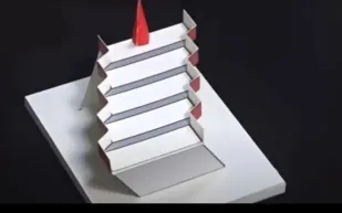 ركز جيدًا وأجب خلال 10 ثوانٍ.. إلى أي اتجاه تتحرك السلالم؟