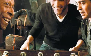  أحدهم مسح الأحذية..أغرب مهن نجوم الكرة قبل الشهرة