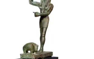 بيع تمثال "حورس" و"أنوبيس" في مزاد عالمي بهذا السعر 