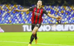 شاهد مهارات وأهداف خرافية لـ «زلاتان إبراهيموفيتش» في الدوري الإيطالي 2022 (فيديو)